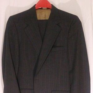 Vintage Bill Blass Designer suit. Size 40 regular. Black with subtle stripes